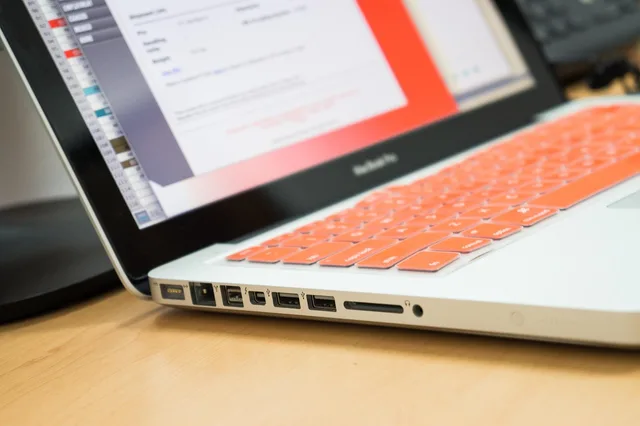 book, computer, desk, mac, office, table, work, computer, computer, computer, desk, mac, office, office, office, office, office. Controlling-Software auswählen: Kriterien und Datenquellen