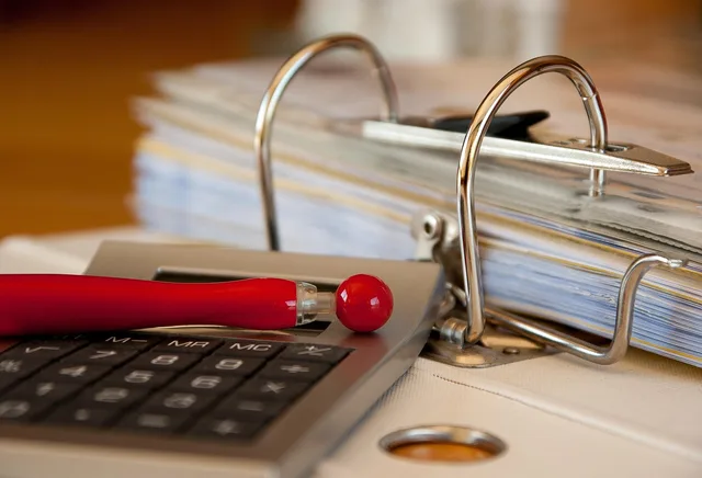 filing cabinet, invoices, accounting, archives, documents, accounting, accounting, accounting, accounting, accounting, documents. Monatsabschluss im KMU: Ablauf, Fristen und Rollen